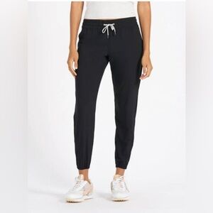 Vuori Joggers Womens Black Tech Lightweight Crop L